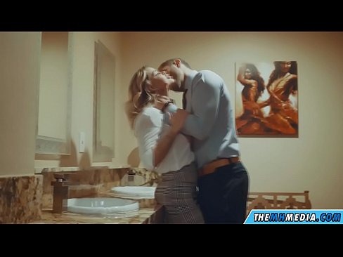 ❤️ Kiedy biuściasta blondynka uwodzi cię w publicznej toalecie Homemade porn at us
